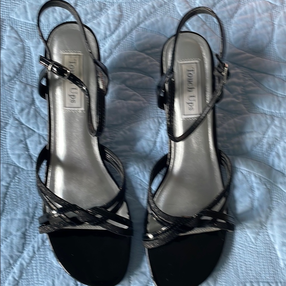 Touch Ups Black Heels 10 Wide Classic Peep-Toe Design